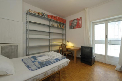 Big Room Next to Metro B Libia With Balcony