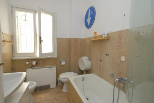 Big Room Next to Metro B Libia With Balcony