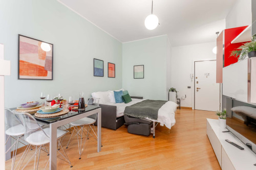 Bilocale Tortona adiacente alla metro di Porta Genova