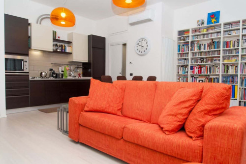 Bilocale moderno con terrazza in zona Loreto