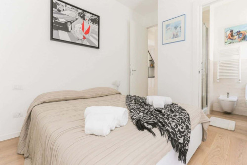 Luminoso bilocale con balcone in zona Amendola