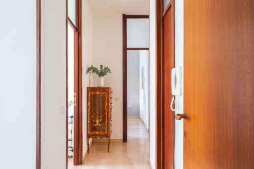 Ampio quadrilocale vicino la metro Lodi