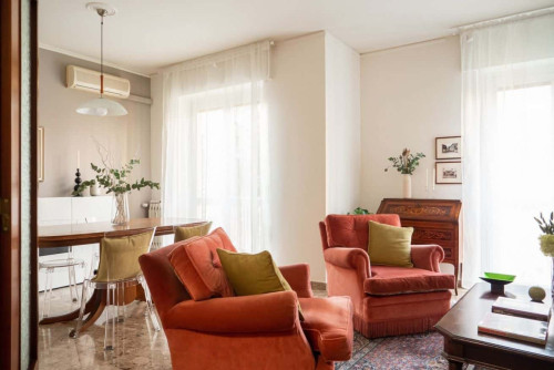 Ampio quadrilocale vicino la metro Lodi