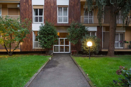 Ampio quadrilocale vicino la metro Lodi