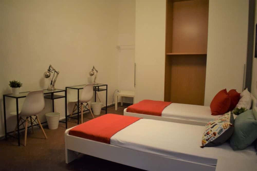 Stanza grande da condividere con bagno privato - Gallery - 9