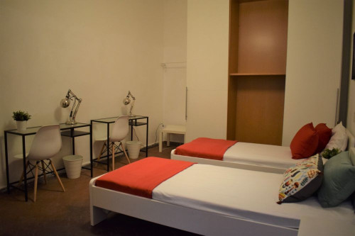 Stanza grande da condividere con bagno privato