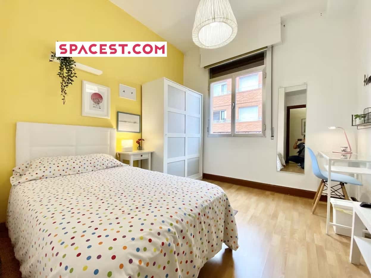 Habitación Amplia Y Luminosa.,Huertas 4. - Habitación amplia y luminosa.,Huertas 4. - Gallery - 1
