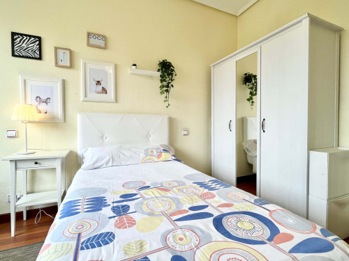 Amplia habitación exterior. Ferro 4