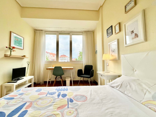 Amplia habitación exterior. Ferro 4