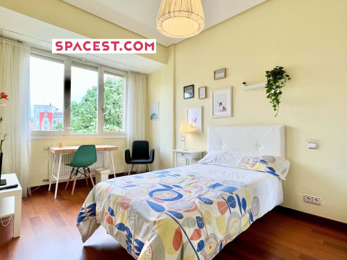 Amplia habitación exterior. Ferro 4