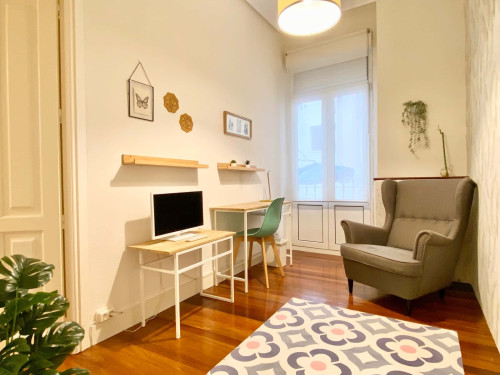 Gran habitación con tres estancias/Ledesma 5