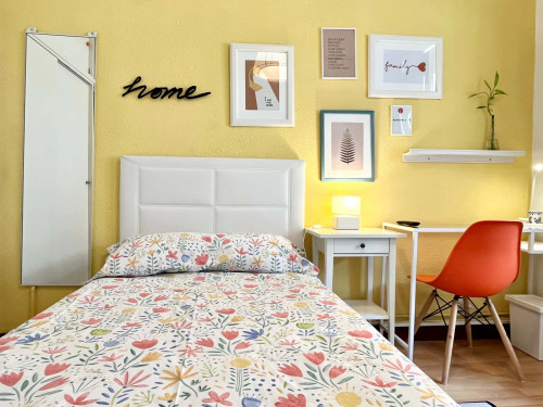 Habitación con balcón privado Huertas 2