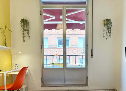 Habitación con balcón privado Huertas 2