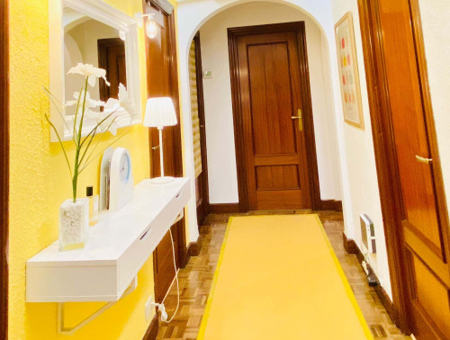 Habitación luminosa.Huertas 1