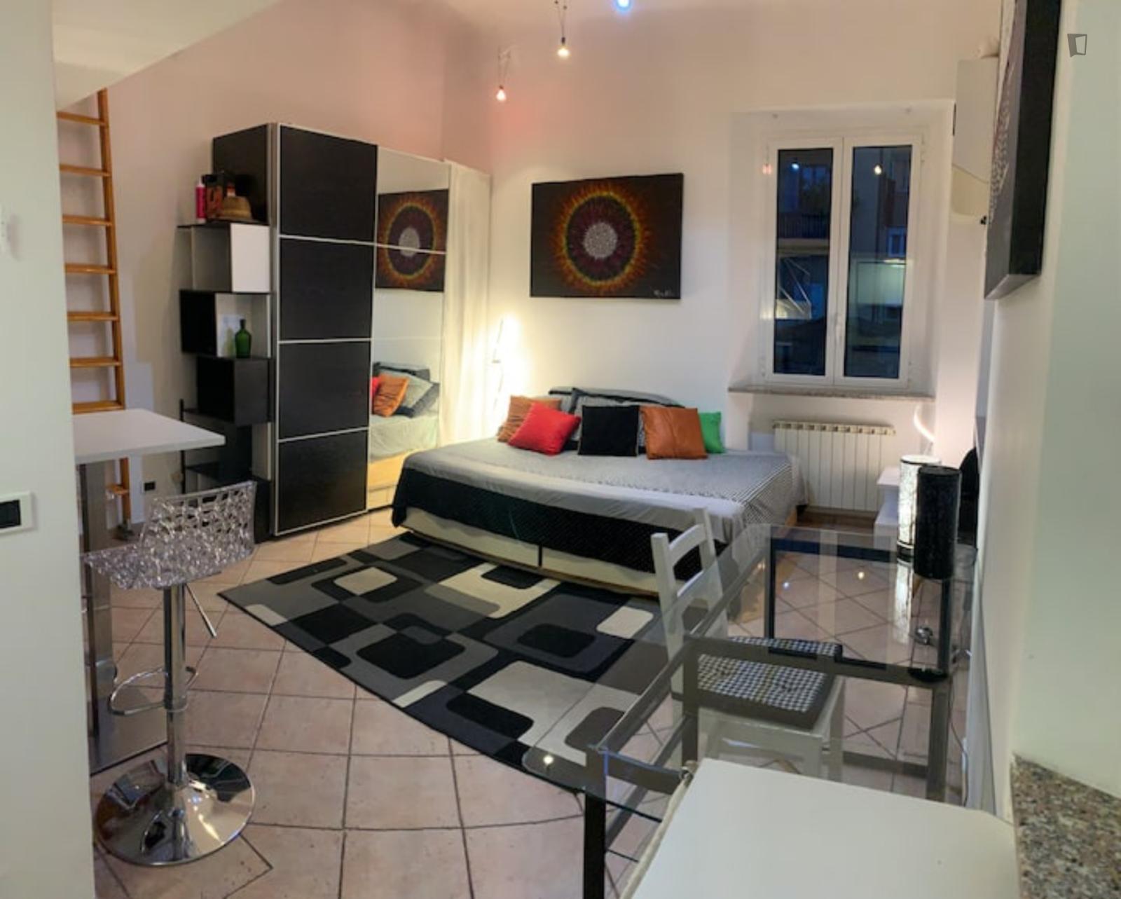  Snug Studio In Porta Genova  -  Snug studio in Porta Genova  - Gallery -  1