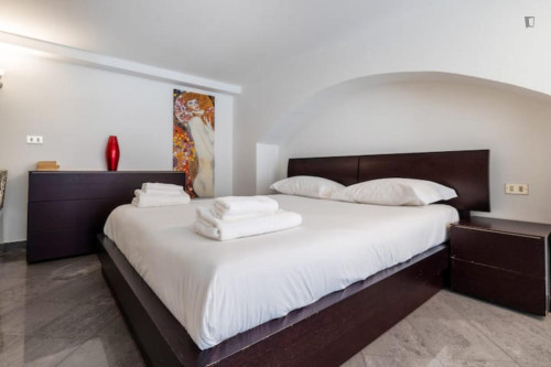 Inviting studio close to Università Bocconi