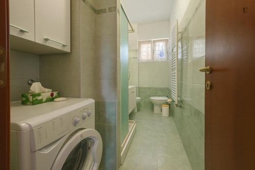 Elegant 3-bedroom apartment near the Certosa train station