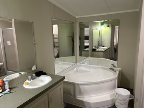 Furnished room with private bathroo