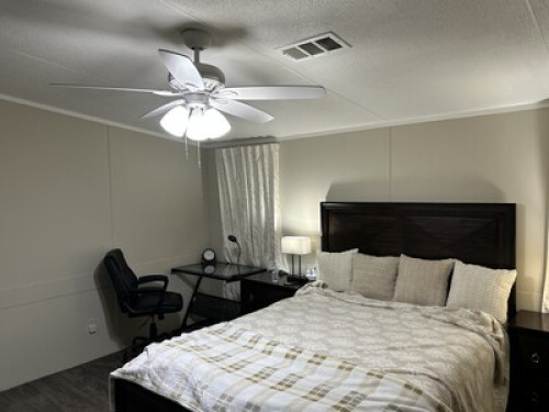 Furnished room with private bathroo