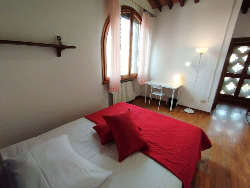 Camera privata in Via Calzolari 29