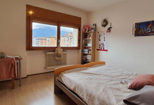 A30/S1 stanza con due letti, in 2-bedroom apartment, balcone, posto auto assegnato, Via Degasperi, Trento