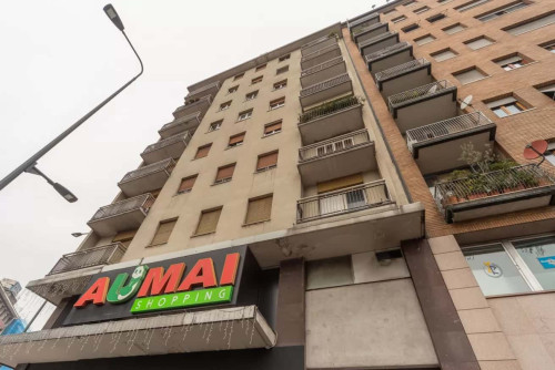 Luminoso trilocale in Piazzale Loreto