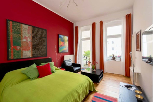 647 I Modern studio apartment with balcony in Mitte near the historic port