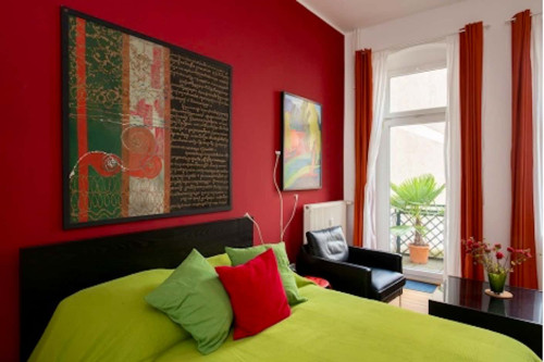 647 I Modern studio apartment with balcony in Mitte near the historic port