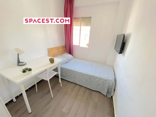 Sunny room near CENTER with A/C in apart., lock door, TV 32". WIFI, water incl. - Gallery - 4