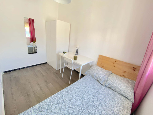Sunny room near CENTER with A/C in apart., lock door, TV 32". WIFI, water incl. - Gallery - 3