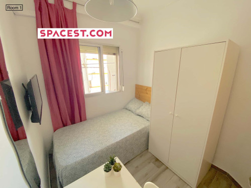 Sunny room near CENTER with A/C in apart., TV 32", lock door. WIFI, water incl. - Gallery - 4