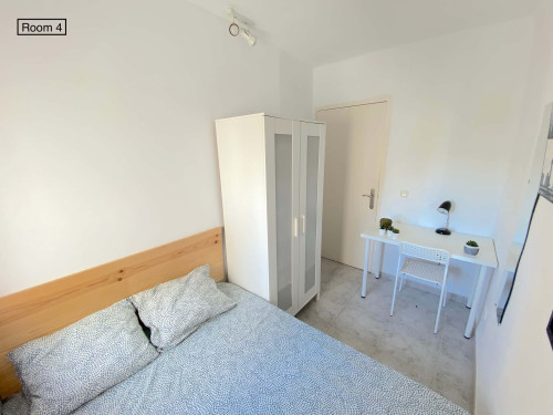 Deluxe sunny room near CENTER with double bed, TV 32", lock door and WIFI incl. - Gallery - 2