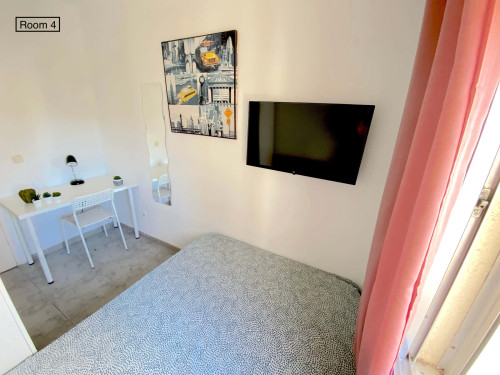 Deluxe sunny room near CENTER with double bed, TV 32", lock door and WIFI incl. - Gallery - 3