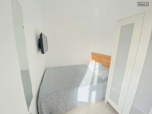 Premium room near CENTER with PRIVATE TERRACE, A/C in apart., double bed, TV 32", lock door. WIFI incl. - Gallery - 3