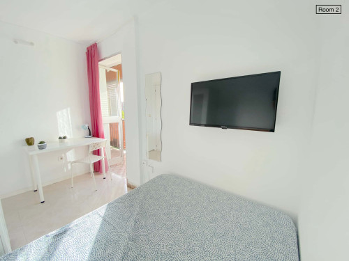 Premium room near CENTER with PRIVATE TERRACE, A/C in apart., double bed, TV 32", lock door. WIFI incl. - Gallery - 2
