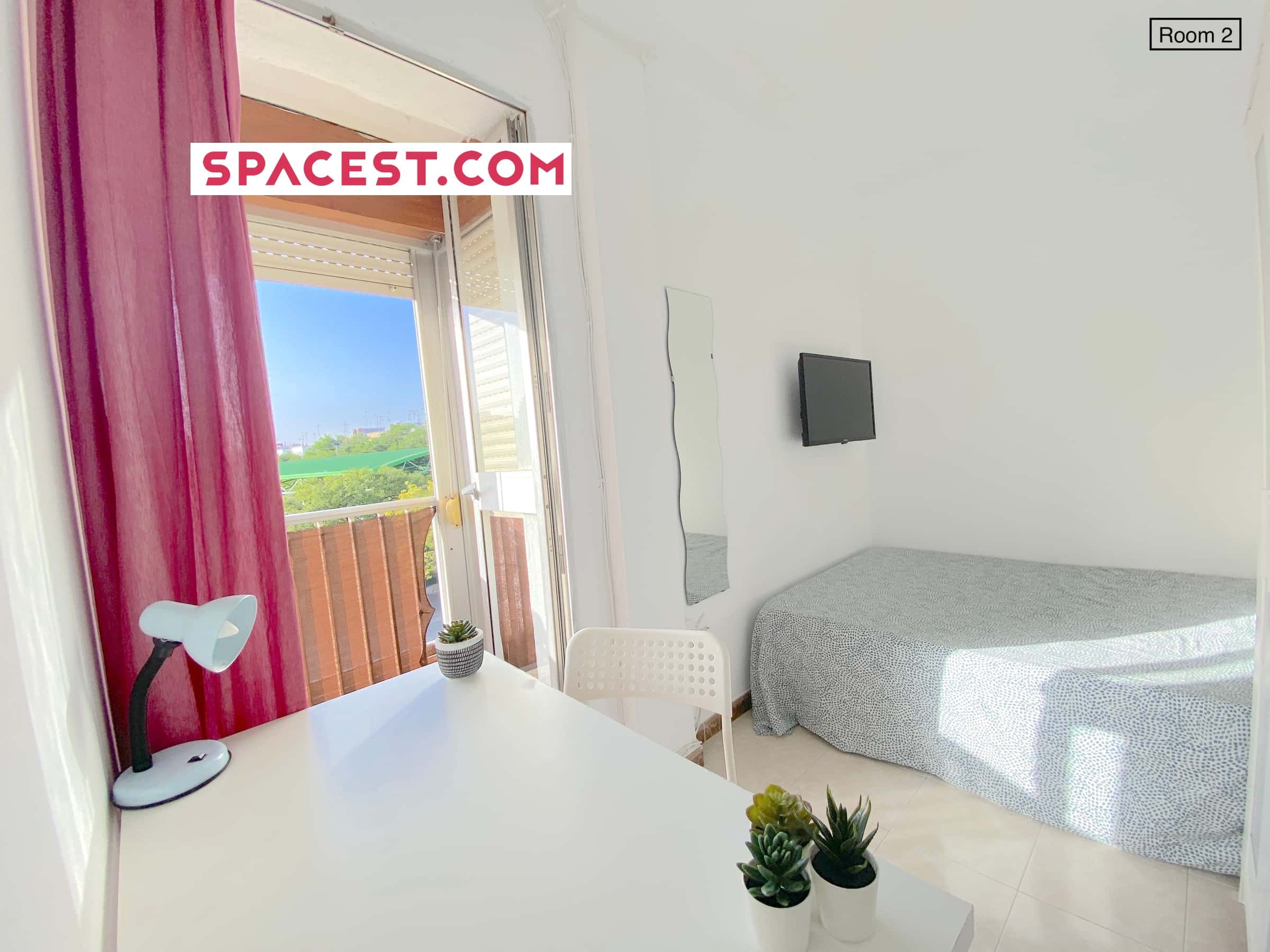 Premium Room Near CENTER With PRIVATE TERRACE, A/C In Apart., Double Bed, TV 32", Lock Door. WIFI In - 1