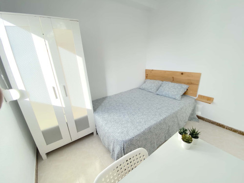 Sunny room near CENTER with A/C in apart., double bed, TV 32", lock door. WIFI incl. - Gallery - 7