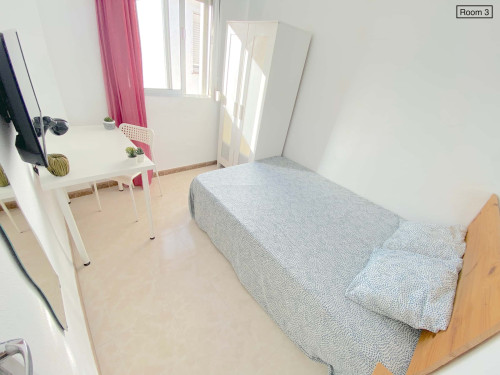 Sunny room near CENTER with A/C in apart., double bed, TV 32", lock door. WIFI incl. - Gallery - 2