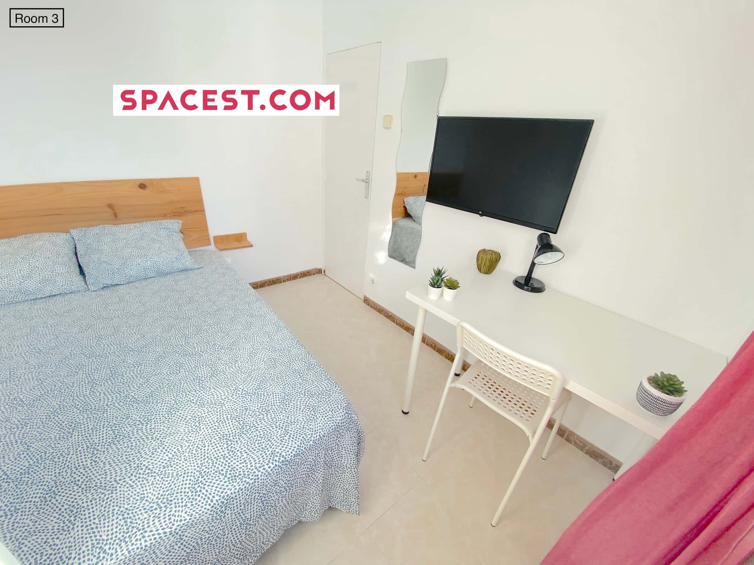 Sunny Room Near CENTER With A/C In Apart., Double Bed, TV 32", Lock Door. WIFI Incl. - 1