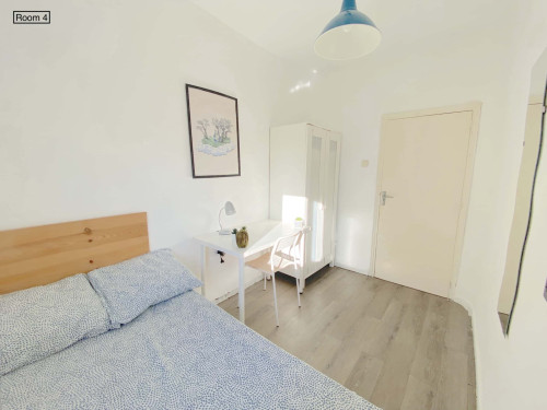 Sunny deluxe room near CENTER with A/C in apart., TV 32", lock door. WIFI and water incl. - Gallery - 6