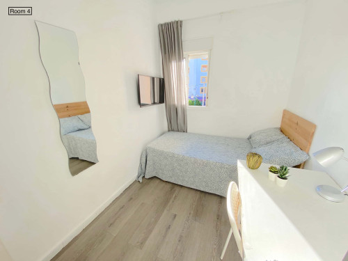 Sunny deluxe room near CENTER with A/C in apart., TV 32", lock door. WIFI and water incl. - Gallery - 3
