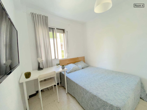 Sunny room near CENTER with A/C in apart., double bed, TV 32", lock door. WIFI and water incl. - Gallery - 2