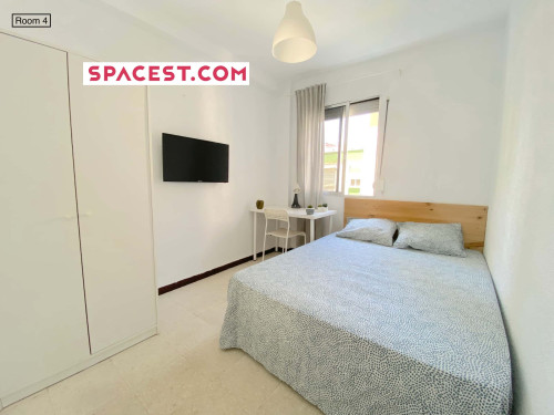 Sunny room near CENTER with A/C in apart., double bed, TV 32", lock door. WIFI and water incl. - Gallery - 4