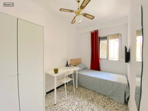Deluxe room near CENTER with A/C in apart., TV 32", lock door. WIFI incl. - Gallery - 2