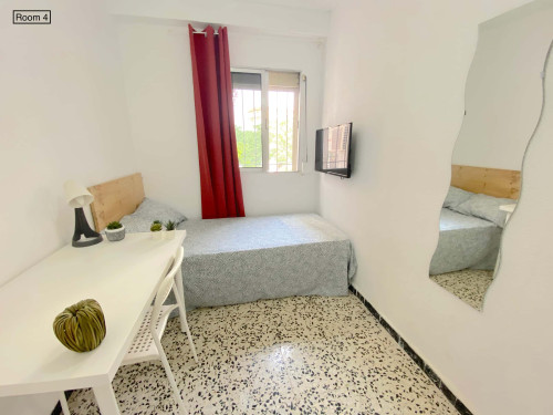 Deluxe room near CENTER with A/C in apart., TV 32", lock door. WIFI incl. - Gallery - 3