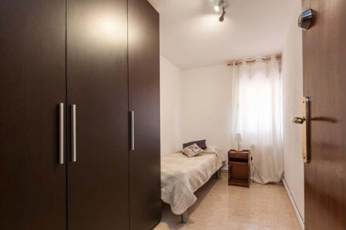 3850 - Habitacion en piso compartido Zona Universitaria, Bellvitge