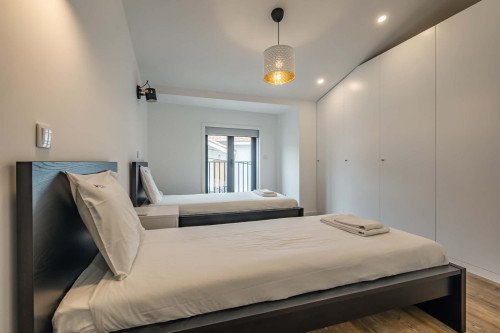 Elegant 2-bedroom apartment, fully equiped and balcony overlooking the river