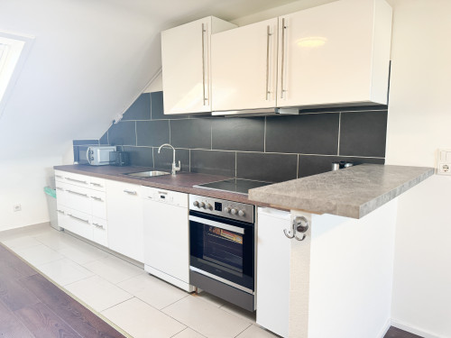 Modern & Fully Furnished Attic Apartment with 5 Single Beds – Ideal for Business Travelers - Gallery - 3