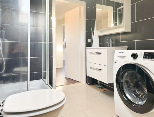 Modern & Fully Furnished Attic Apartment with 5 Single Beds – Ideal for Business Travelers - Gallery - 6