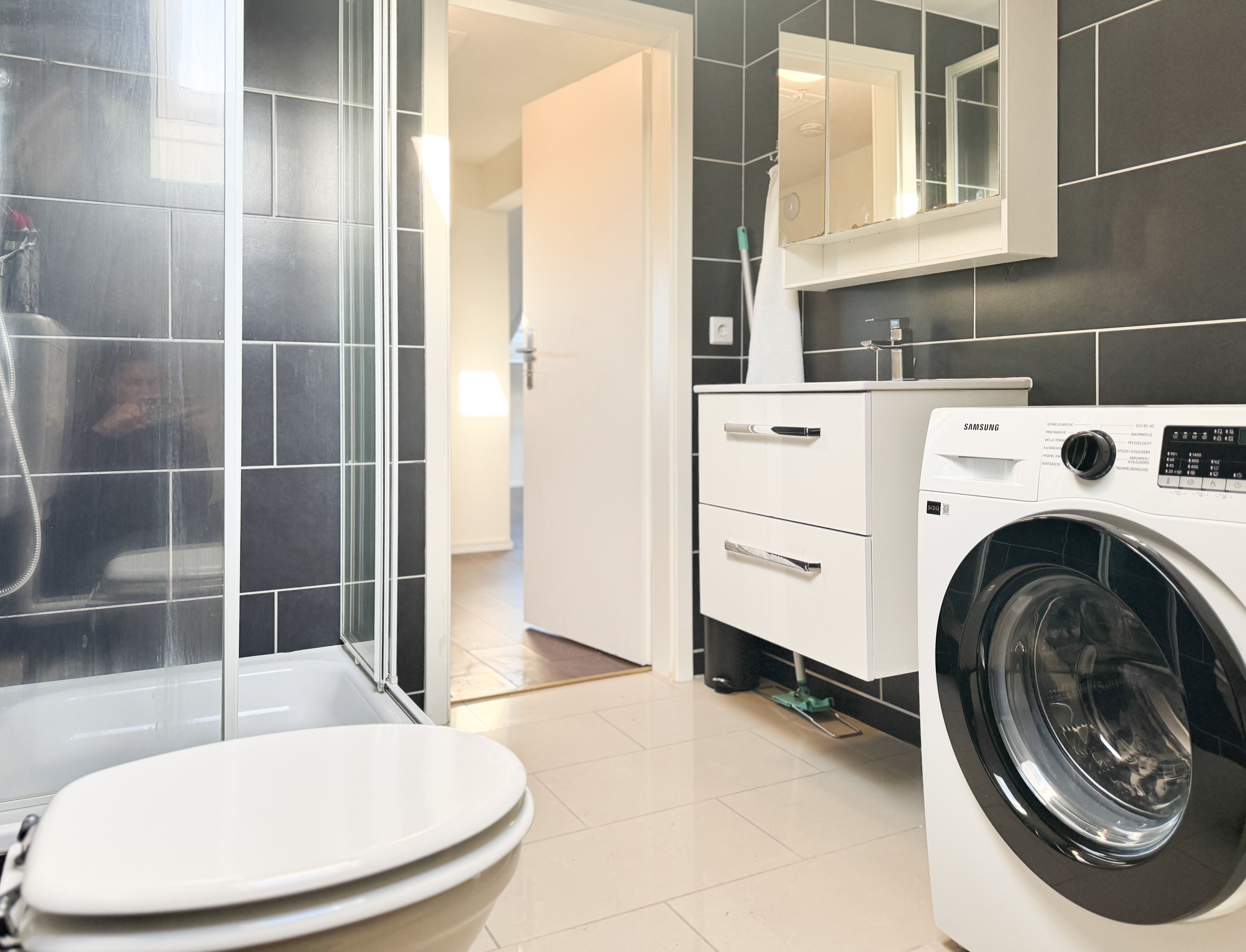 Modern & Fully Furnished Attic Apartment With 5 Single Beds – Ideal For Business Travelers - 5